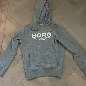 Björn Borg hoodie - Ljusgrå Björn Borg hoodie, inga defekter och aldrig använd👌 Pris kan diskuteras