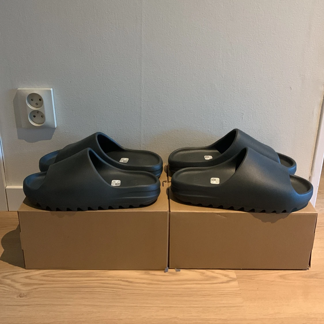 Yeezy slides Dark Onyx 2x - 92
