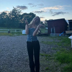 Jeans topp - Slutsåld jeans topp ifrån zara, inte defekter på toppen