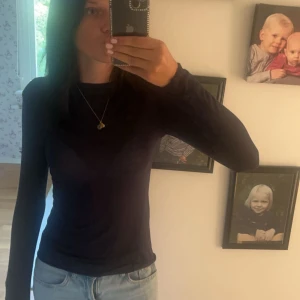 Intimissimi tröja - Säljer min intimissimi tröja, den är bra skick och inte mycket andvänd. Skit snygg och passar till allt❤️