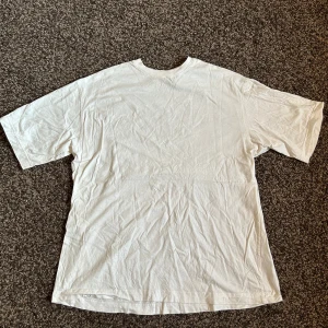 Over sized vit t-shirt - Hel vit t-shirt, typ helt oanvänd