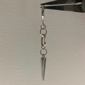 Örhängen  - Så snyggt örhänge. Köp för 139kr/st eller ett par för 269kr. Kan göra i guld också. Modell 041.