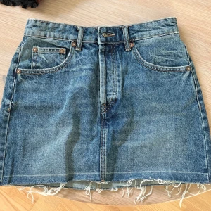 Jeans kjol  - Jeans kjol från Zara:) Passar S, oanvänd 