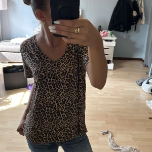 Leopard tröja  - Säljer denna super söta tröjan då den inte kommer till användning!💕