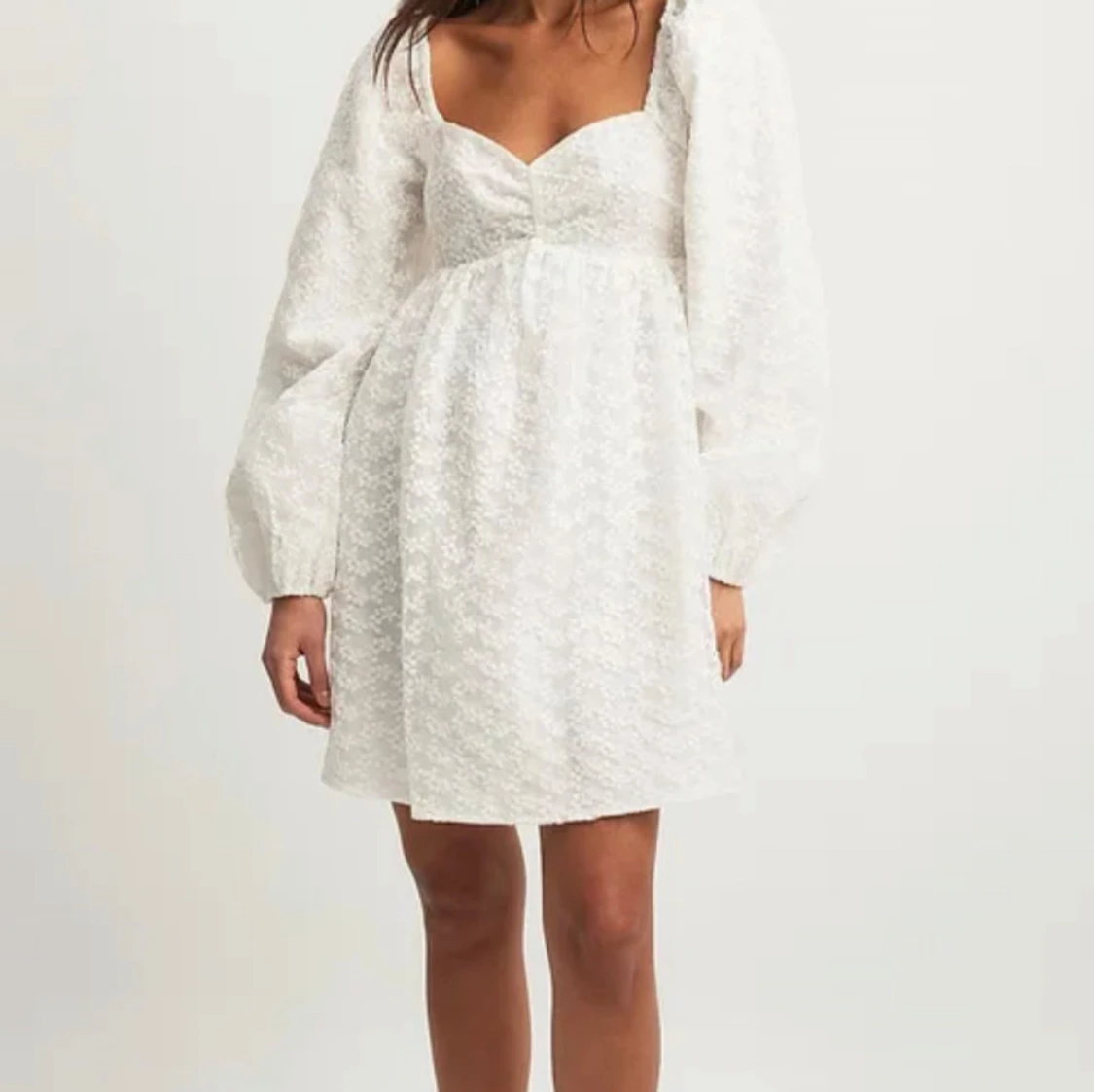 Miniklänning med puffärm