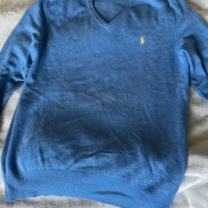 Ralph lauren tröja - Blå Ralph lauren tröja Storlek M Jättefint skick Skriv vid frågor
