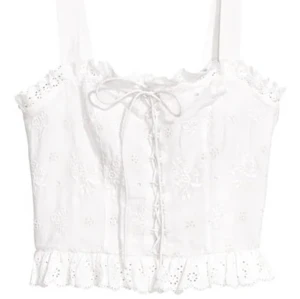 TOP  - Top från HM som är slutsåld, aldrig använd och bara legat i garderoben. Nytt skick. 