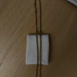 Cordell kedja  - Använder inte jättebra skick guldplatterad 60cm lång, pris kan diskuteras vid snabb affär