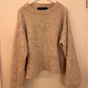 Stickad tröja - Stickad tröja från veromoda, storlek m💕