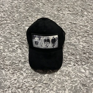 Emilio pendenza - Säljer min grymma  Emilio pendenza keps i fin skick , kepsen är Max använd 4-6 gånger, köpte kepsen för 600kr och säljer den nu för 299