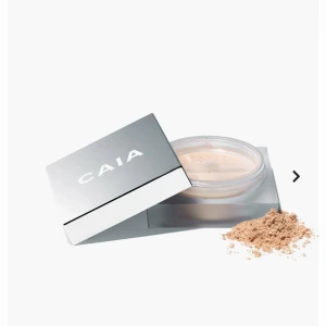 Caia honey glow powder - Super fint Loose setting powder o färgen honey glow från caia🌸 Endast testat o produkten är nästan ny💗 Säljer då den ej passade min hudton  Nypris: 295kr