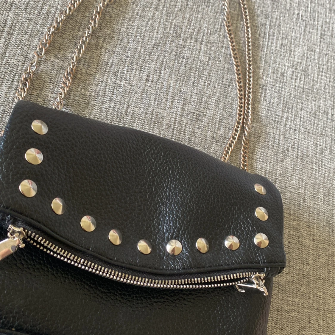 Liten väska med kedjor - 90