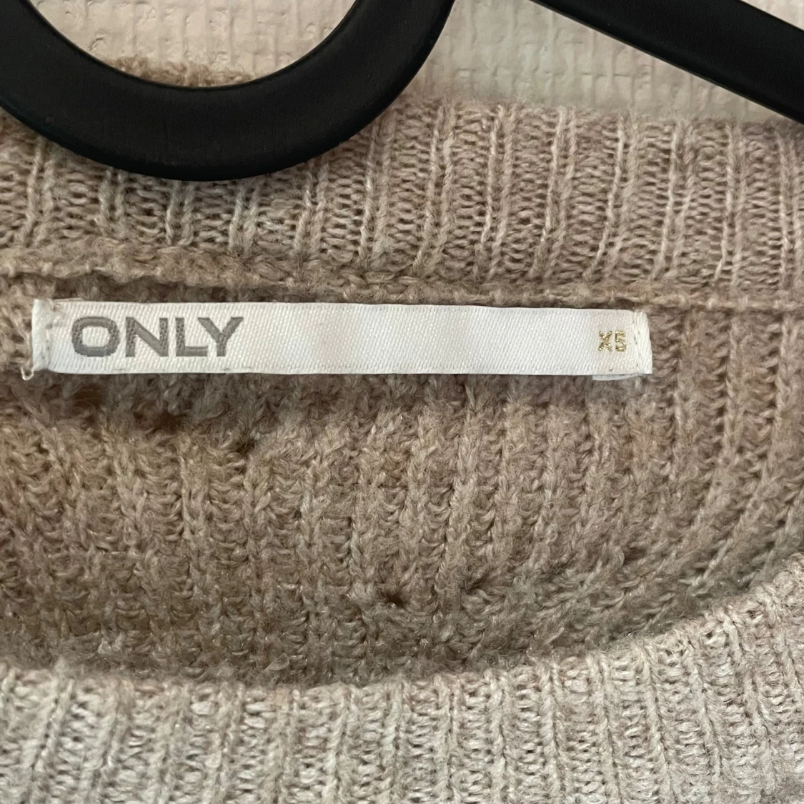 Beige stickad tröja från ONLY - 90