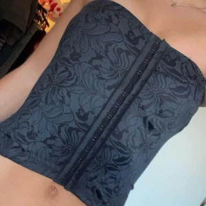 Korsett  - Fin & populär korsett som aldrig kommer till användning. Köpt här på Plick så inte helt i nyskick (inga märkbara defekter)❤️ använd gärna köp nu funktionen 🙏 pris kan diskuteras vid snabb affär 🔥