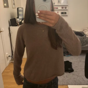 Stickad tröja - Stickad jättemjuk tröja från zara. 