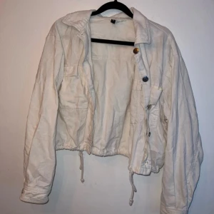 Kofta - En tunnare beige ”kofta” i storlek XS från H&M
