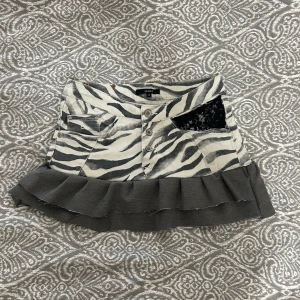 Snygg zebra lågmidjad volang jeanskjol  - Super snygg handsydd kjol💕