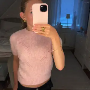 Såå fin rosa t-shirt från zara i nyskick💕 Kontakta vid intresse 🫶🏻