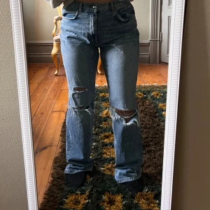 Jeans från Gina  - Så snygga jeans från Gina!! Storlek 44  Väldigt lite använda 😍