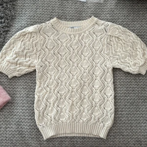 Zara tröja - Så snygg stickad topp från zara i så bra skick!💞💞