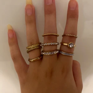 Guldringar 🩵 - 9 guldringar ifrån H&M, pris kan diskuteras 💗