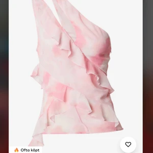 Le Ger blus - Superfin Le Ger blus från aboutyou, endast provad. Nypris 515 kr❤️ Skriv för egna bilder!