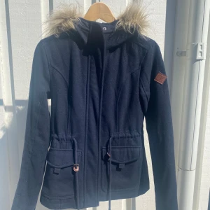 Jacka - Perfekta höstjackan med avtagbar päls! Inga defekter och i bra skick!