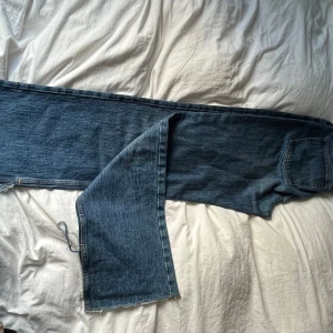 Jeans - Slit på nedre del  Bra skick