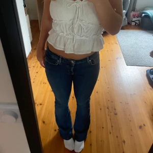Bootcut jeans - Super snygga blå bootcut jeans med låg midja!! Jeansen är helt nya utan prislapp och inte använda💞köpare står för frakt
