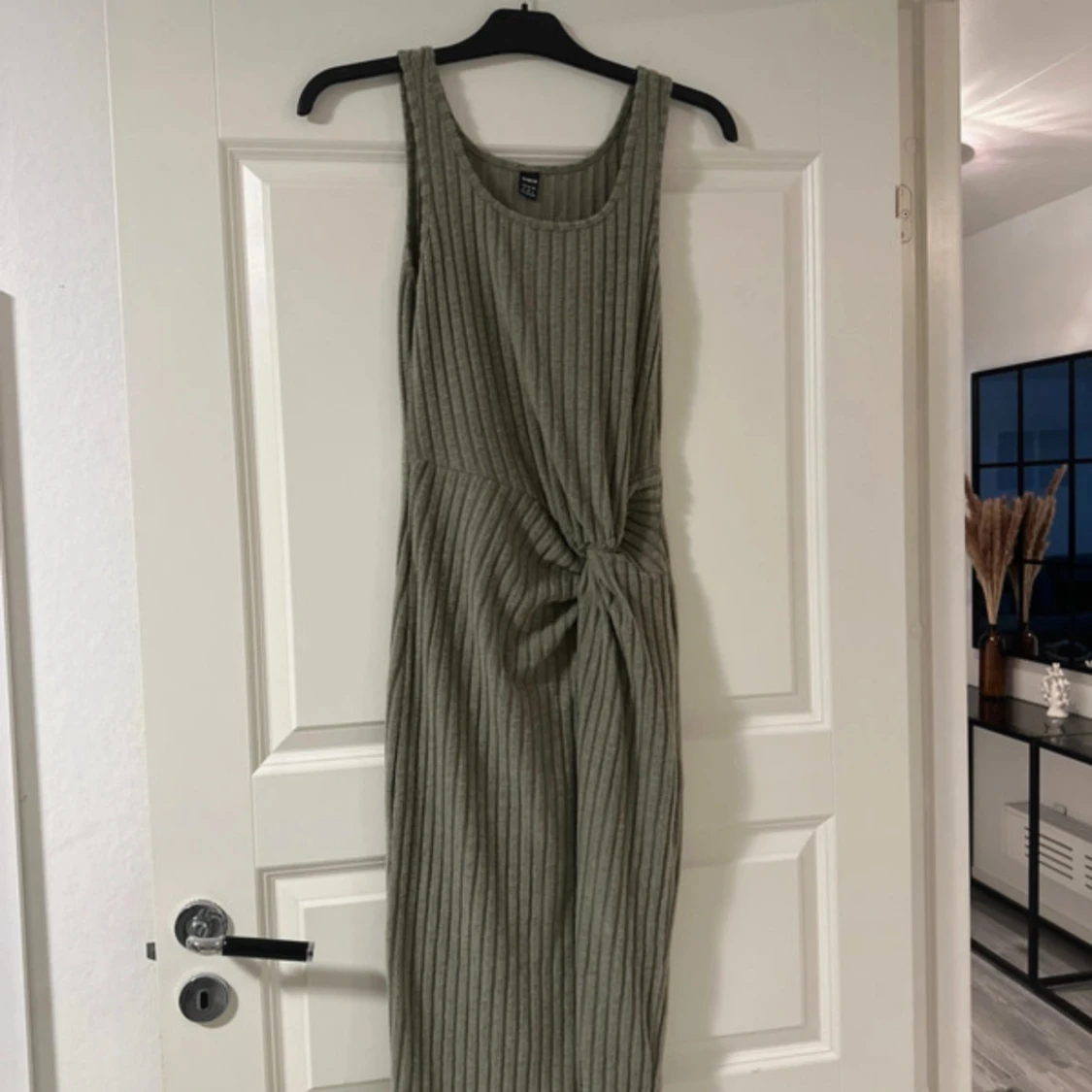 Grön ribbad klänning