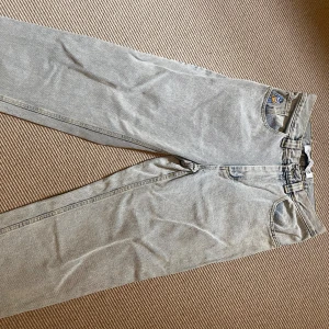 Polar Skate Co. 93 denim - Polar 93 denim jeans, använda ett fåtal gånger. Inga defekter förutom små knappt synliga slitningsr nere vid hälen. Skick 9/10. Nypris ca 1200kr. Skriv om du har några funderingar! Pris kan diskuteras 