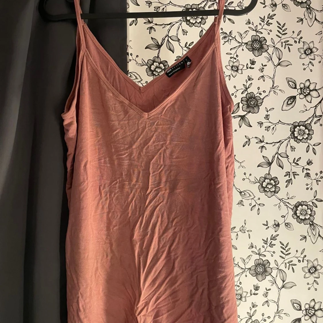 Rosa klänning med smala axelband