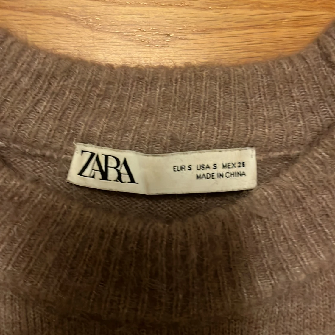 Grå croppad tröja från Zara - 91