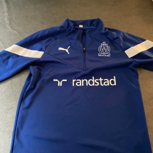 Marseille tracksuit - Marseille tracksuit i färgen blå helt oanvänd, pris går att diskuteras