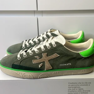 Premiata skor - Säljer nu ett par feta premiata skor i storlek 43. Skick är 10/10 de är använda en gång. Perfekta nu till våren och sommaren!Hör av dig vid frågor. 