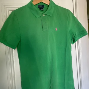 Ralph Lauren piké  - Barnstorlek men passar som S vuxen. Pike från Ralp Lauren. 