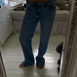 Blå jeans från nelly - Älskar dessa men har ett par typ likadana så säljer dessa underbara blå jeans från nelly