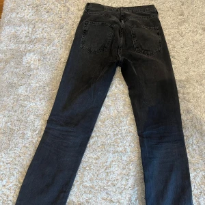 Svarta jeans  - Säljer nu dessa jeans i bra skick från zara💕💕💕