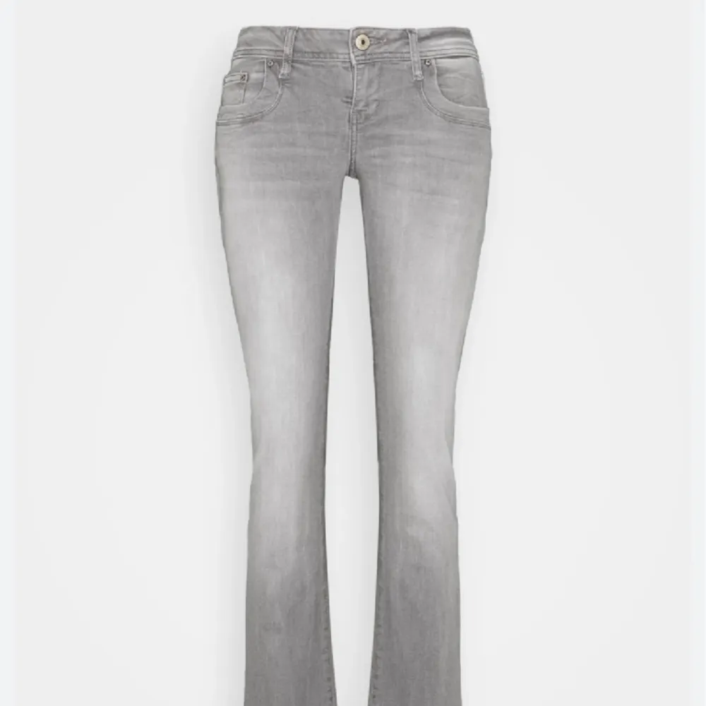 Säljer mina populära ltb valerie jeans. Skriv för fler bilder💕💕 Tryck inte på köp nu!. Jeans & Byxor.