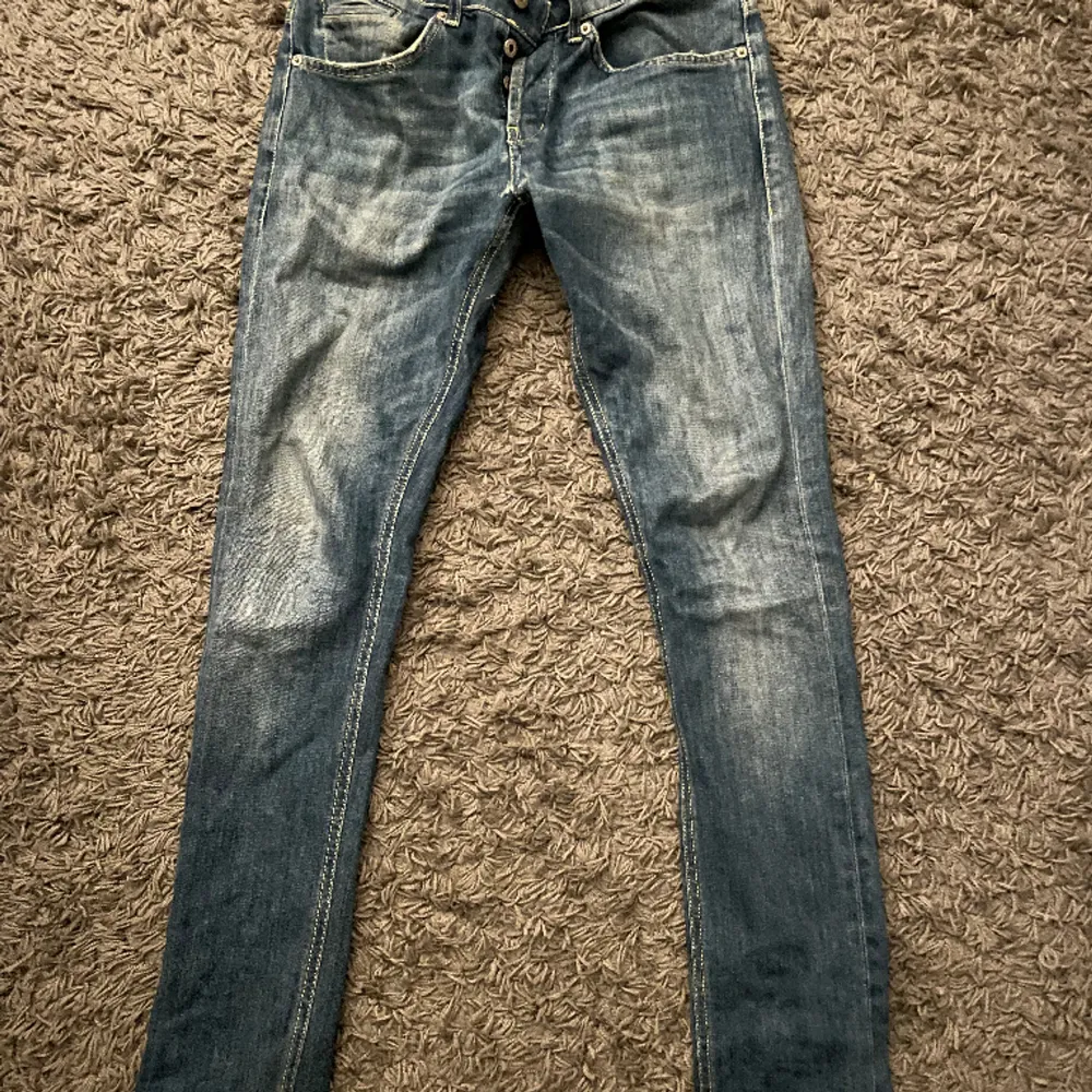 Säljer ett par dondup jeans i modellen George. Jeansen är i bra skick och i storlek 30. Hör gärna av er vid eventuella frågor 😄. Jeans & Byxor.