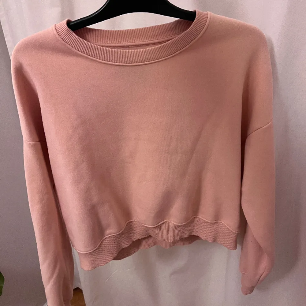 Fin rosa sweatshirt i väldigt bra skick 💗. Tröjor & Koftor.
