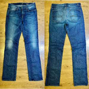 7 for all mankind-jeans, lågmidjade.  Midja (rakt över): 39cm Innerben: 86cm