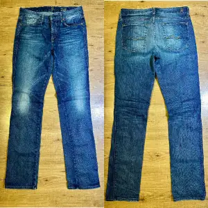 7 for all mankind-jeans, lågmidjade.  Midja (rakt över): 39cm Innerben: 86cm