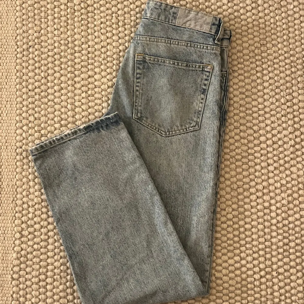 Loose fit size 28 . Jeans & Byxor.