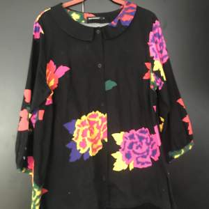Marimekko vintage Perhosrn uni ( butterfly dream ) model long shirt / material is 100/: cotton quite solid .  Ask more Qs if you don’t see details in photos 