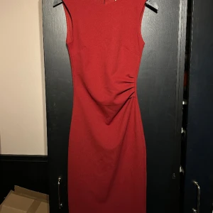 Röd jul klänning  - Säljer denna nya kullkörning storlek xs