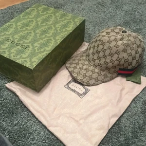 Gucci keps - Låda å påse följs med Helt ny 