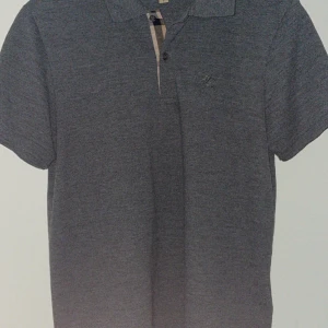 Burberry piké - Nyskick, sparsamt använd