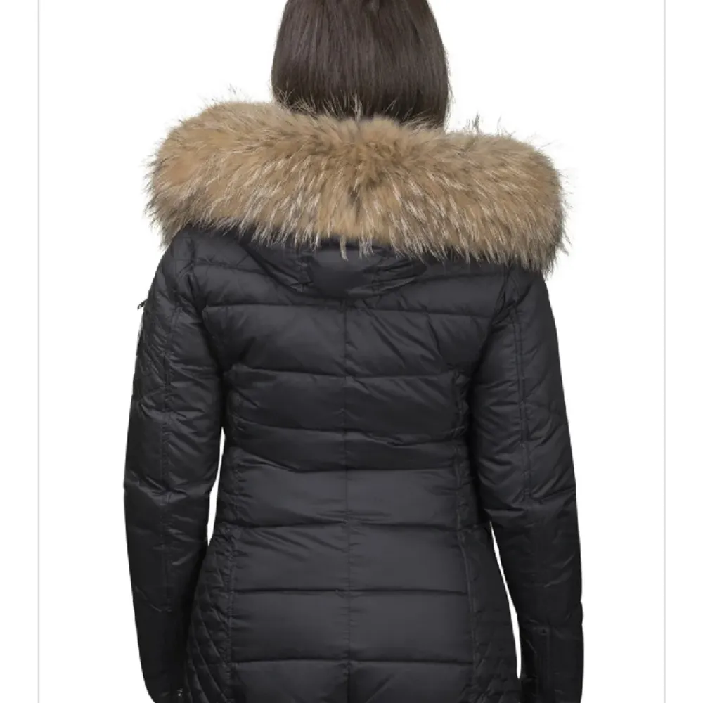 Säljer denna sköna jackan nu till vintern då jag inte har någon användning av den. Jackor.