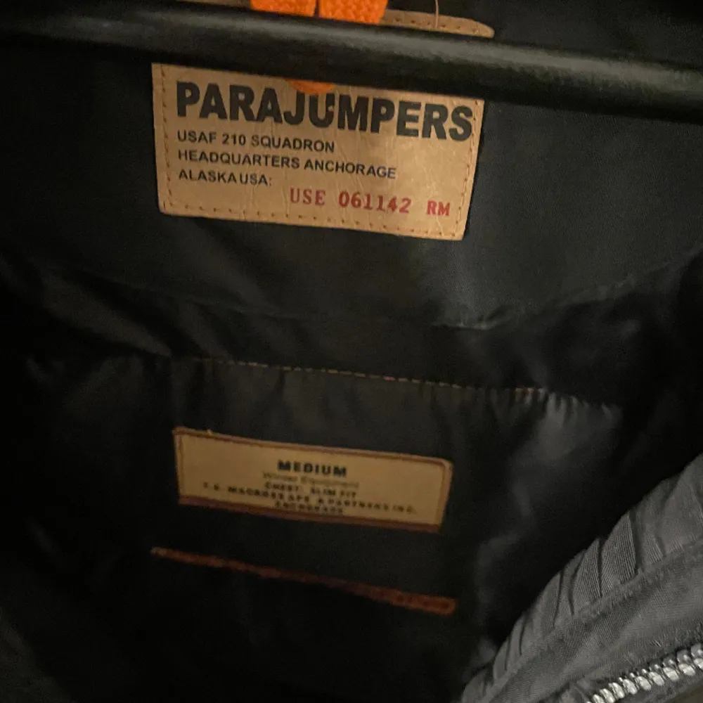 säljer parajumper i storlek xs💕  pris kan diskuteras . Jackor.